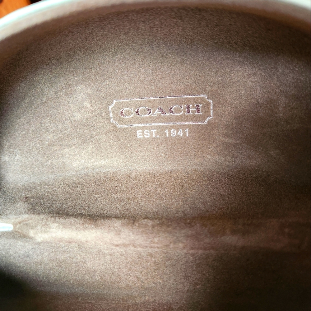 Coach Cream Oval Women's Eyeglass Case - Picture 3 of 8